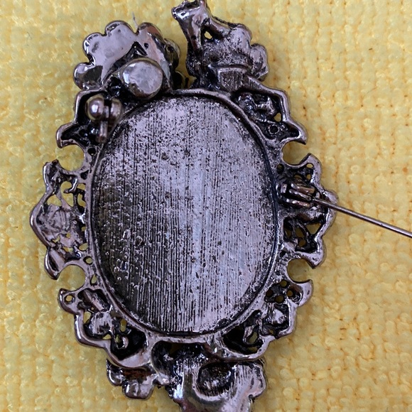 Brooch - Picture 9 of 9